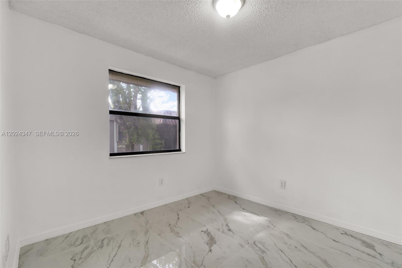 BANYAN TREE FIVE CONDO - Residential Lease