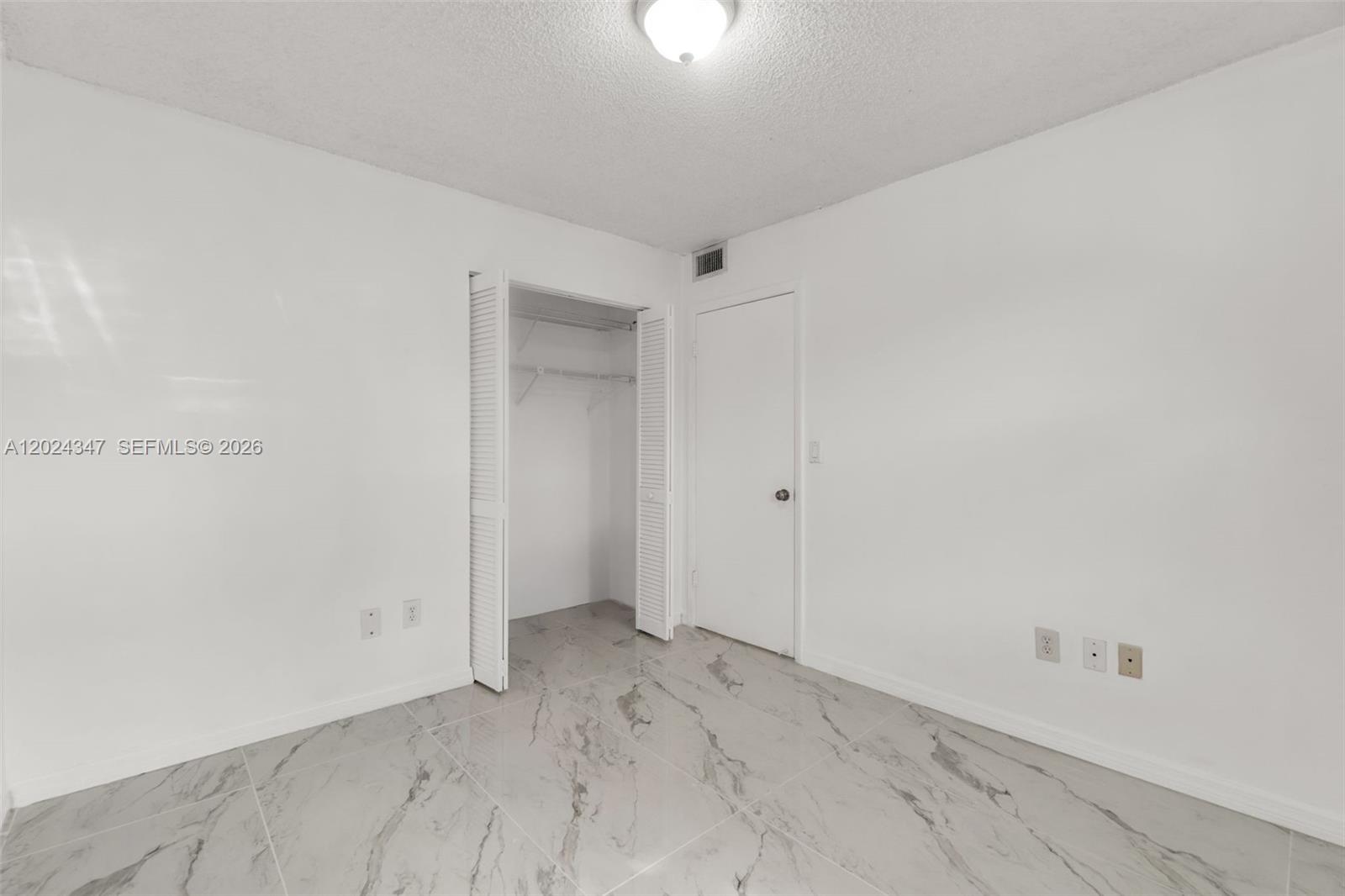 BANYAN TREE FIVE CONDO - Residential Lease