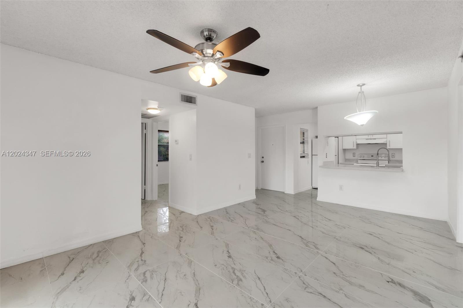 BANYAN TREE FIVE CONDO - Residential Lease