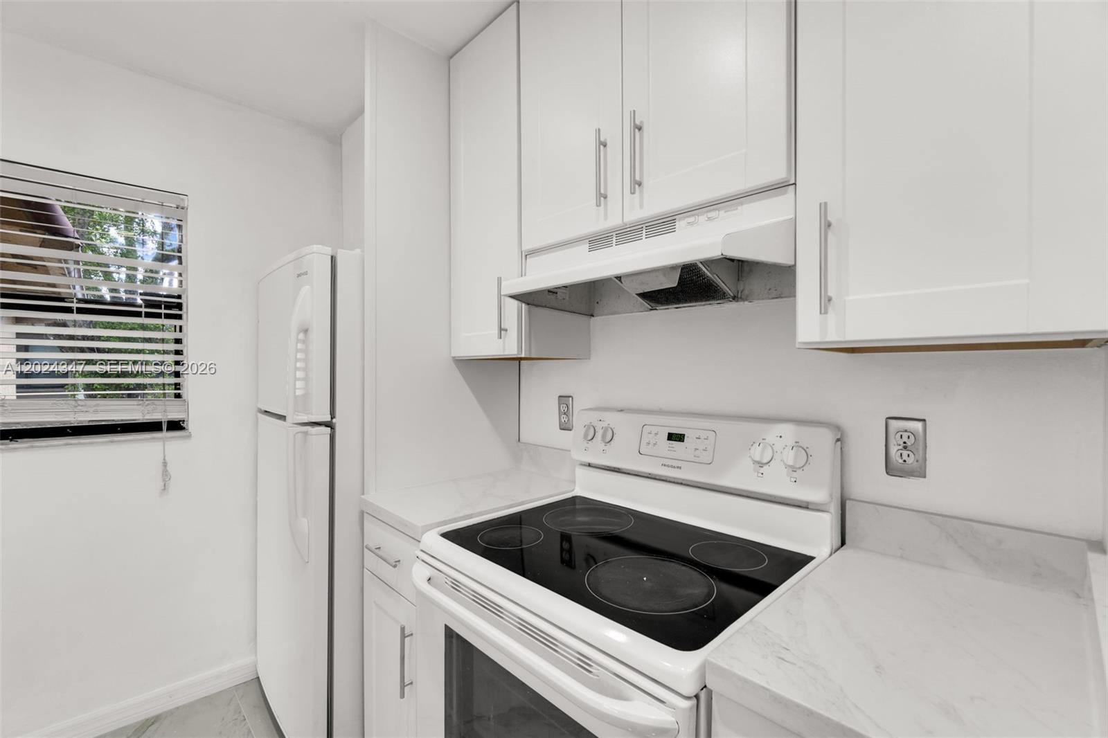 BANYAN TREE FIVE CONDO - Residential Lease