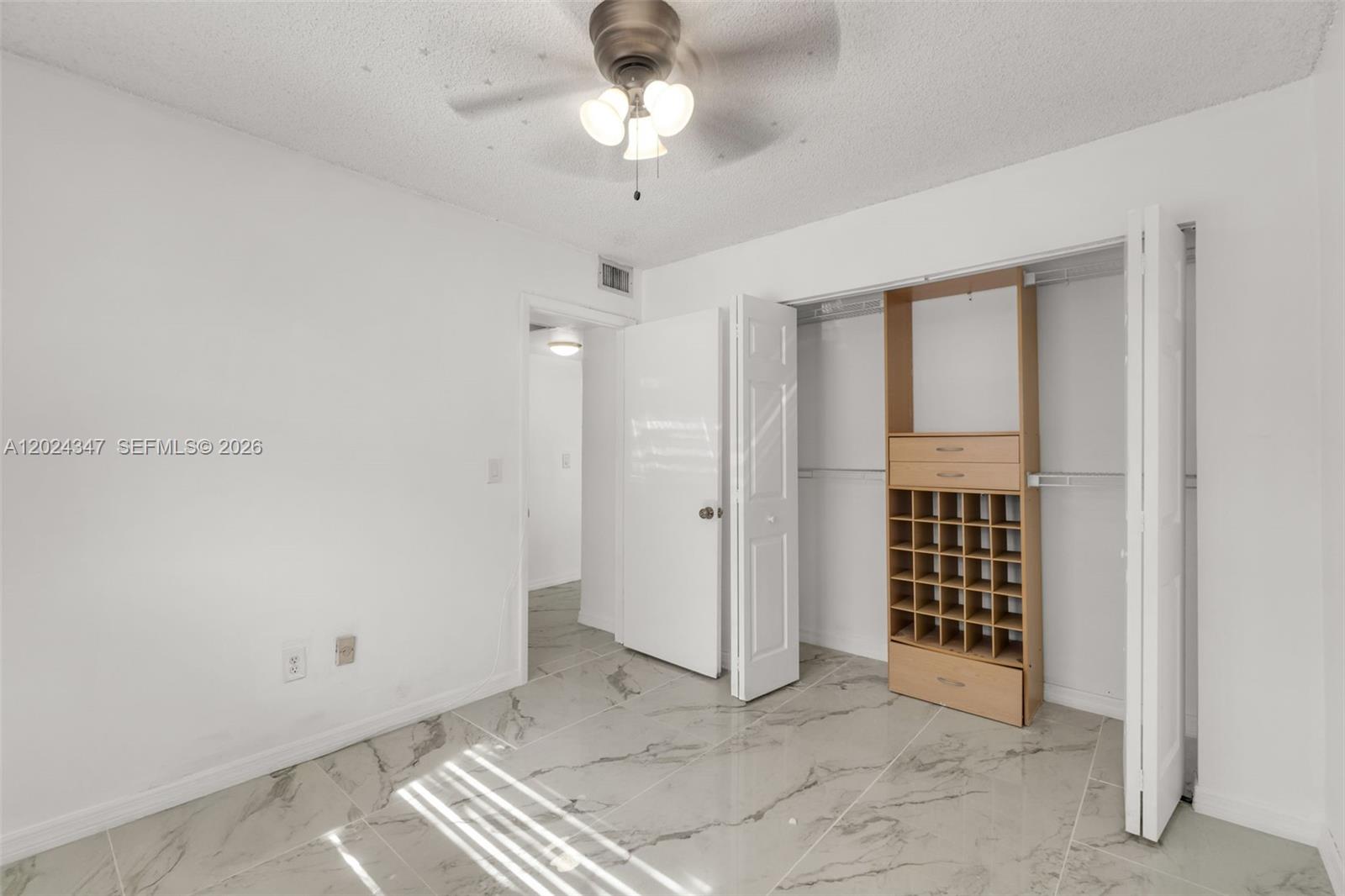 BANYAN TREE FIVE CONDO - Residential Lease
