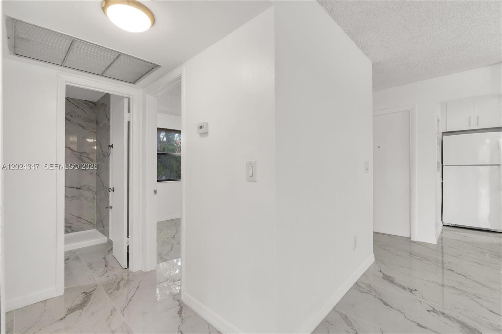 BANYAN TREE FIVE CONDO - Residential Lease