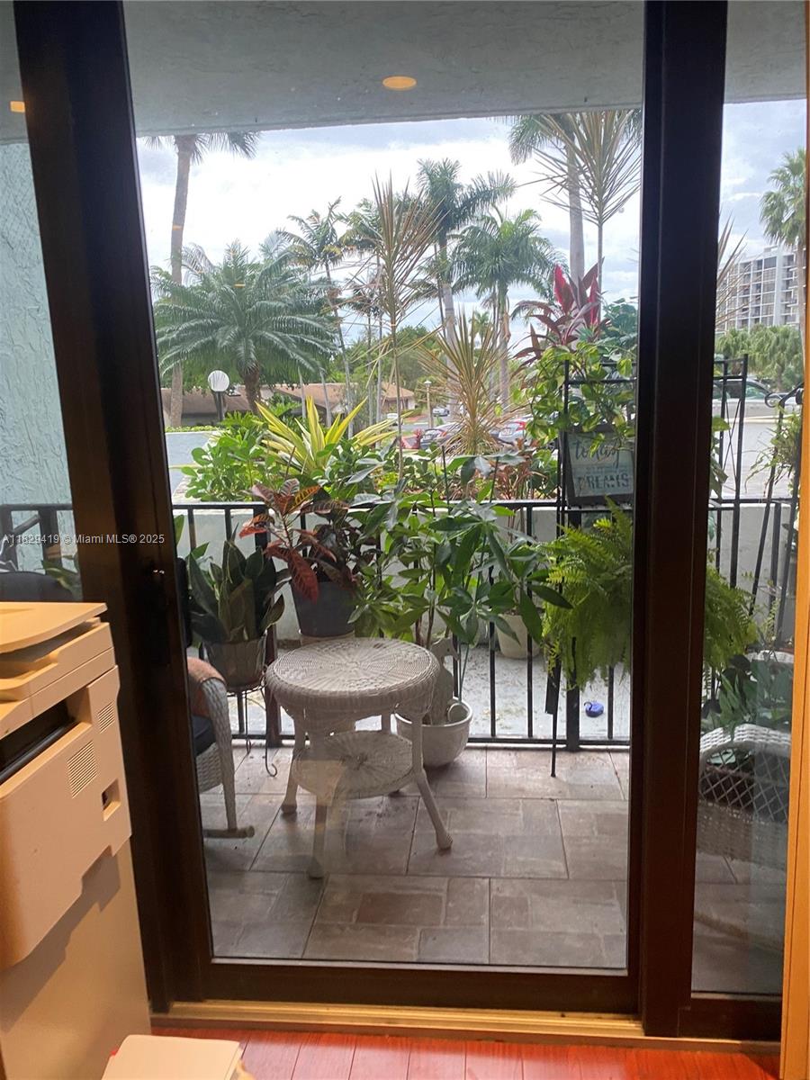 200 LESLIE CONDO - Residential