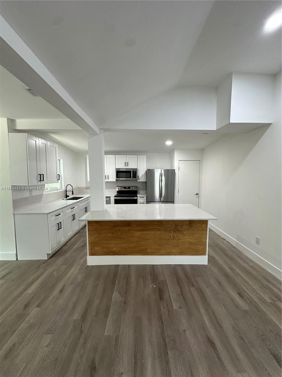 Welcome to your dream home! This fully remodeled 3-bedroom, 2-bath residence offers modern living at its finest. Featuring brand-new appliances, central AC, washer and dryer, and soaring high ceilings, this home blends style, comfort, and functionality. The open floor plan creates a bright and airy atmosphere, perfect for both everyday living and entertaining.
Enjoy a beautiful, spacious backyard, ideal for relaxing, gatherings, or outdoor activities. Convenient parking is included, making life even easier.
Be the first to live in this stunning home and experience the perfect combination of elegance and convenience in every detail.