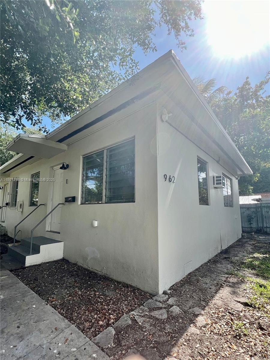 Rental Property at 962 Nw 6th St 1, Miami, Broward County, Florida - Bedrooms: 1 
Bathrooms: 1  - $1,700 MO.