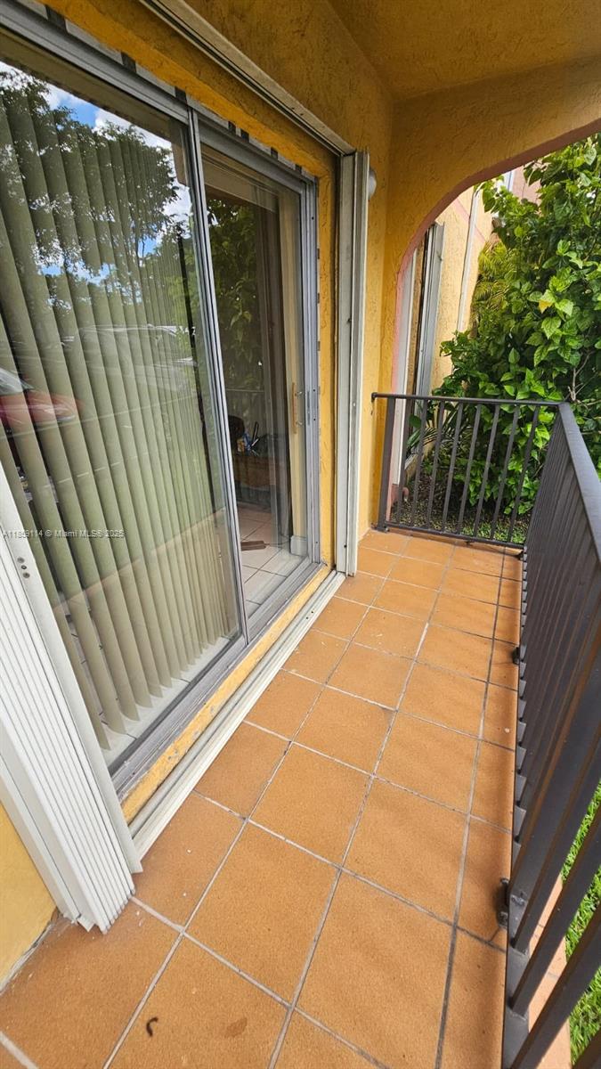 SUNSET VILLAS NO 3 CONDO- - Residential