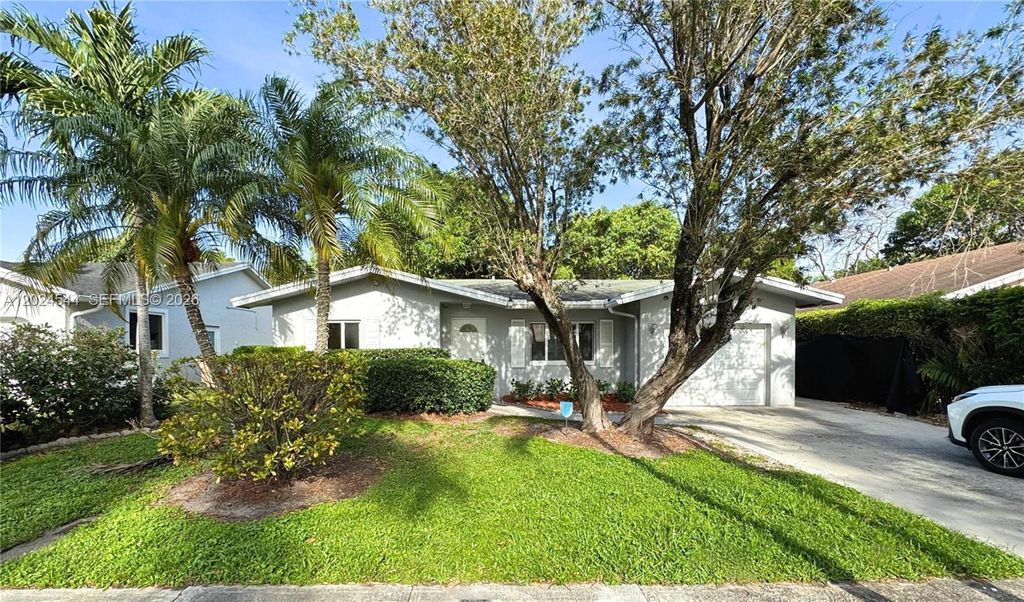 Photo of 61 SW 34th Ave, Deerfield Beach, FL 33442 (MLS # A12024544)