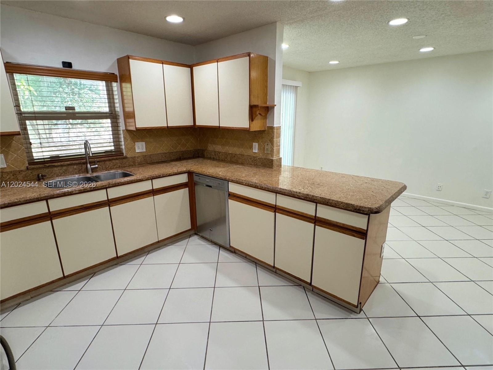 WEST DEERFIELD BEACH - Residential Lease