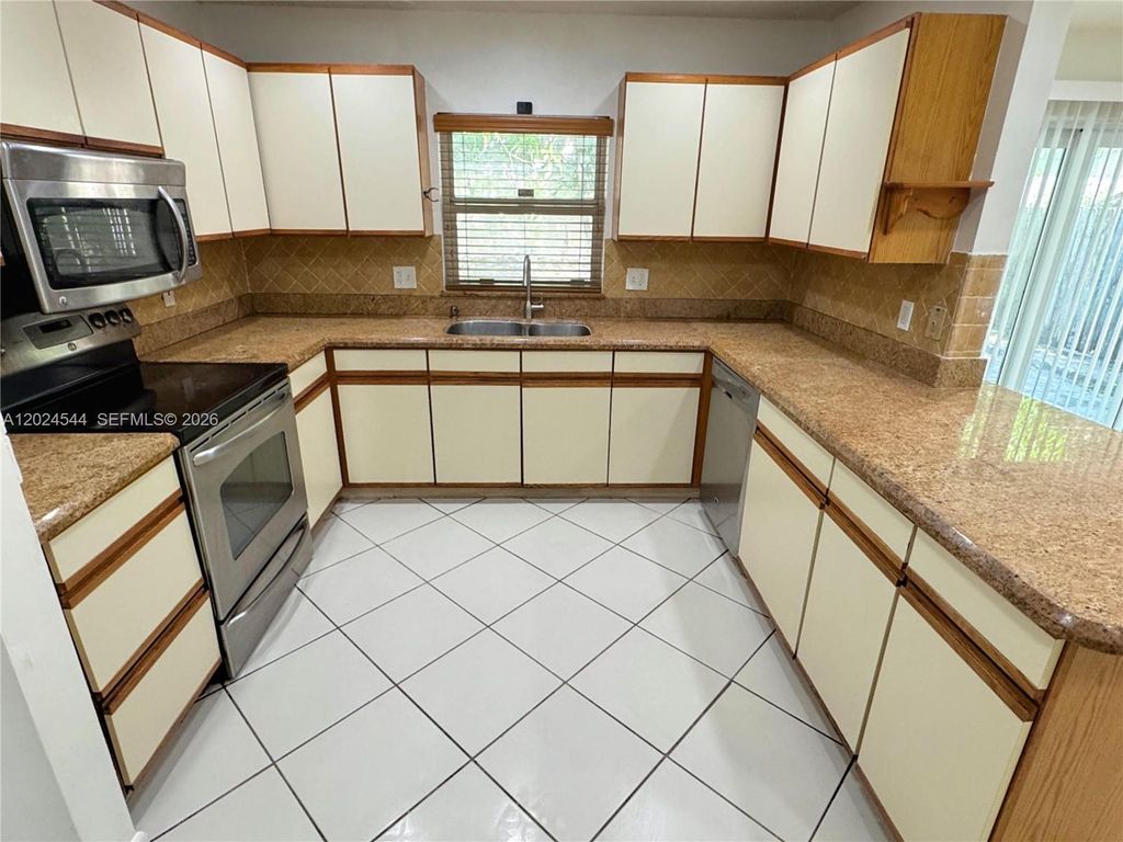 Photo of 61 SW 34th Ave, Deerfield Beach, FL 33442 (MLS # A12024544)
