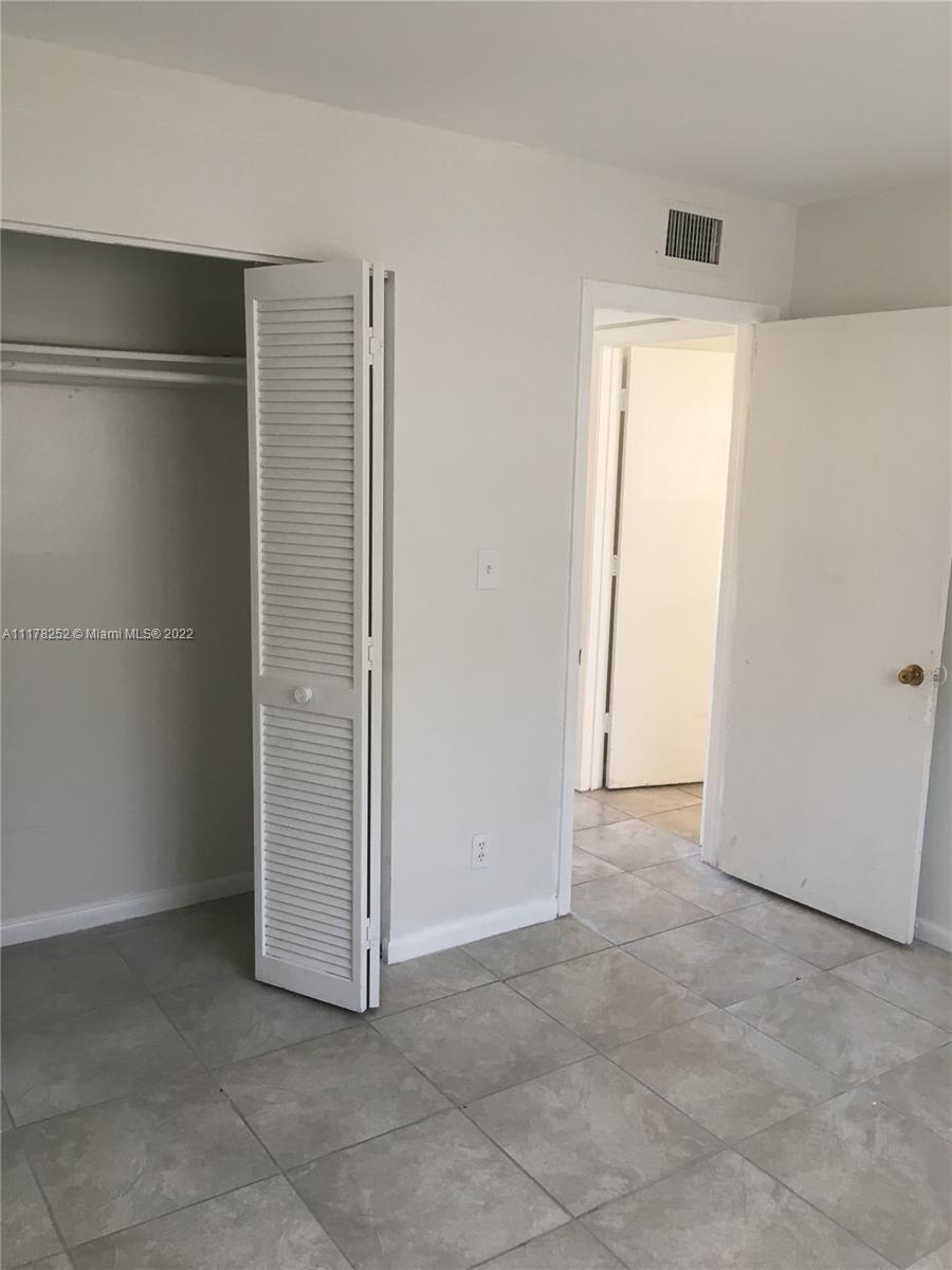 COURTS AT OAKLAND PARK (T - Residential