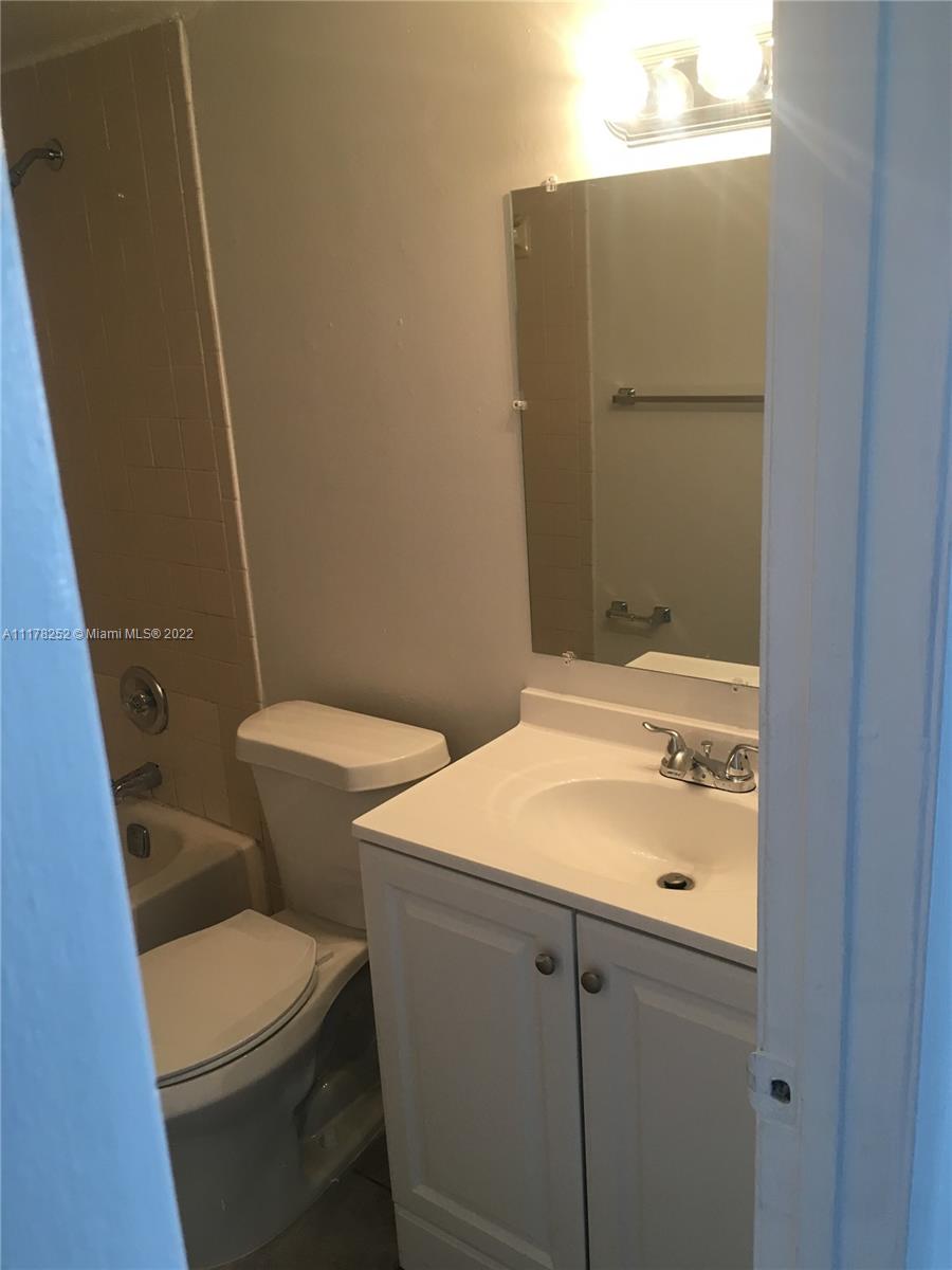 COURTS AT OAKLAND PARK (T - Residential