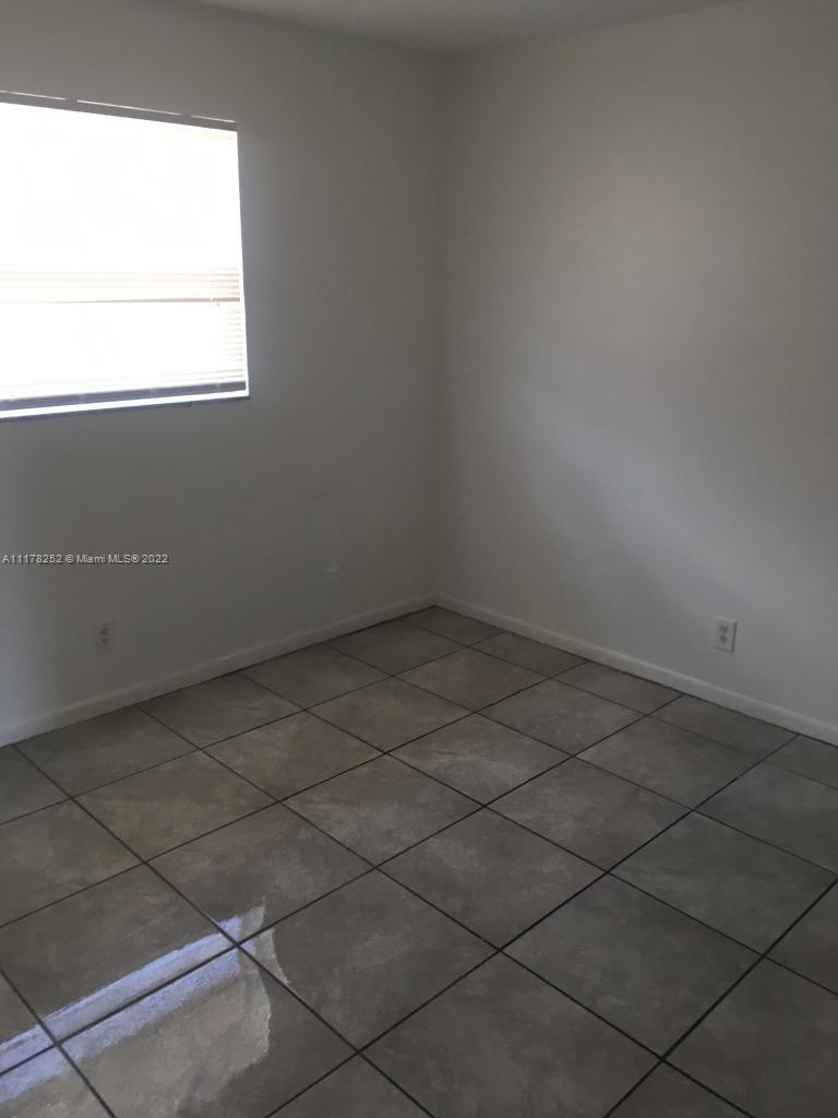 COURTS AT OAKLAND PARK (T - Residential