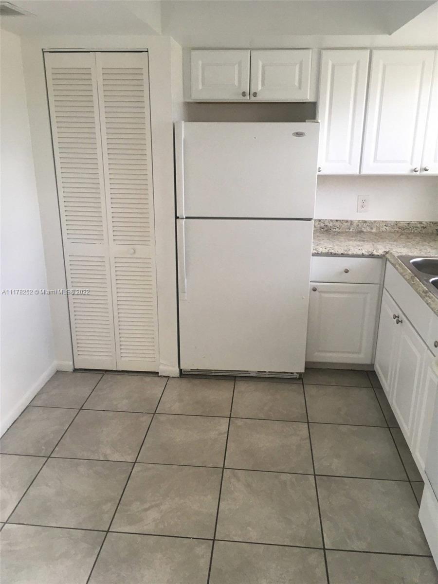 COURTS AT OAKLAND PARK (T - Residential