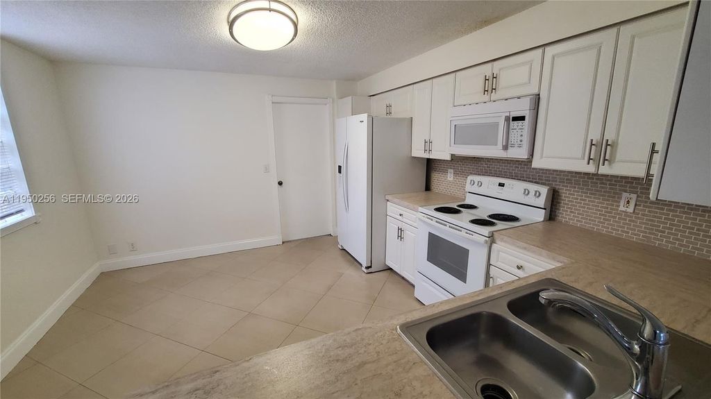 Photo of 1611 Sorrento Dr, Weston, FL 33326 (MLS # A11950256)