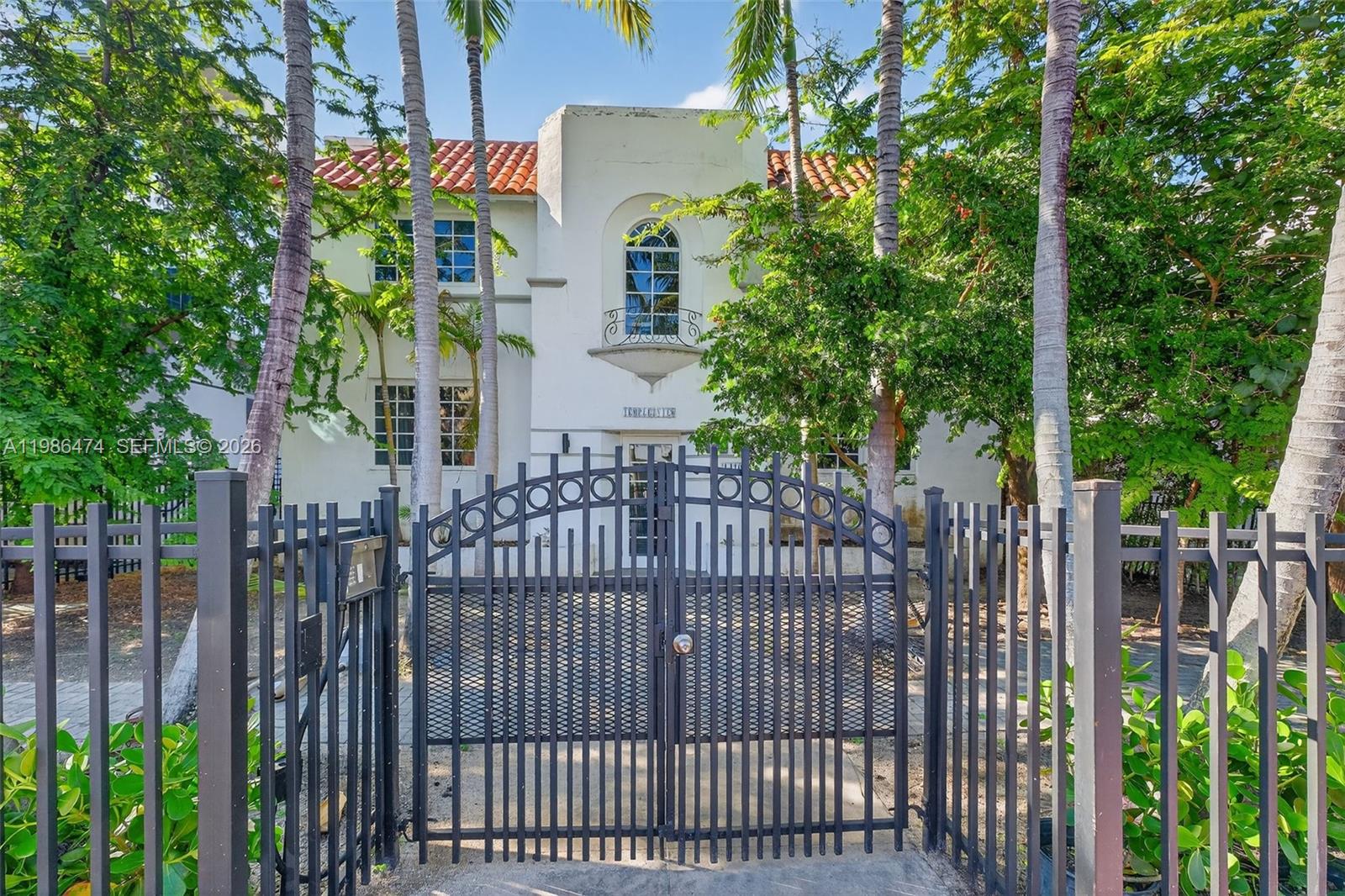 ESSENZA AT 1410 EUCLID CO - Residential Lease