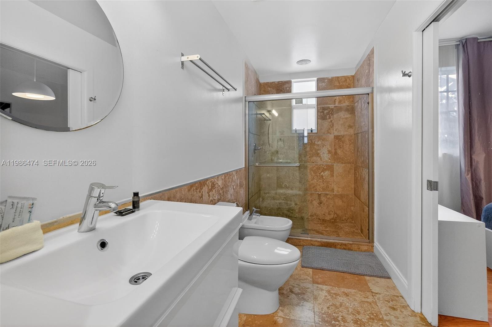 ESSENZA AT 1410 EUCLID CO - Residential Lease