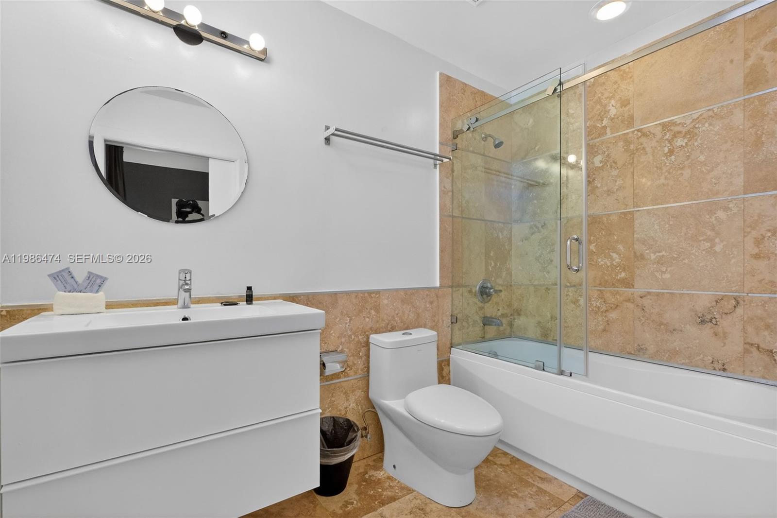 ESSENZA AT 1410 EUCLID CO - Residential Lease