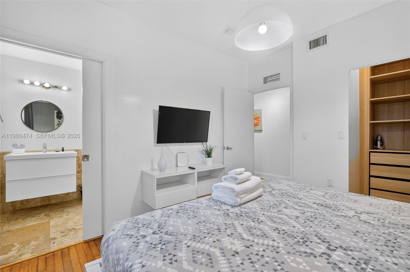 ESSENZA AT 1410 EUCLID CO - Residential Lease