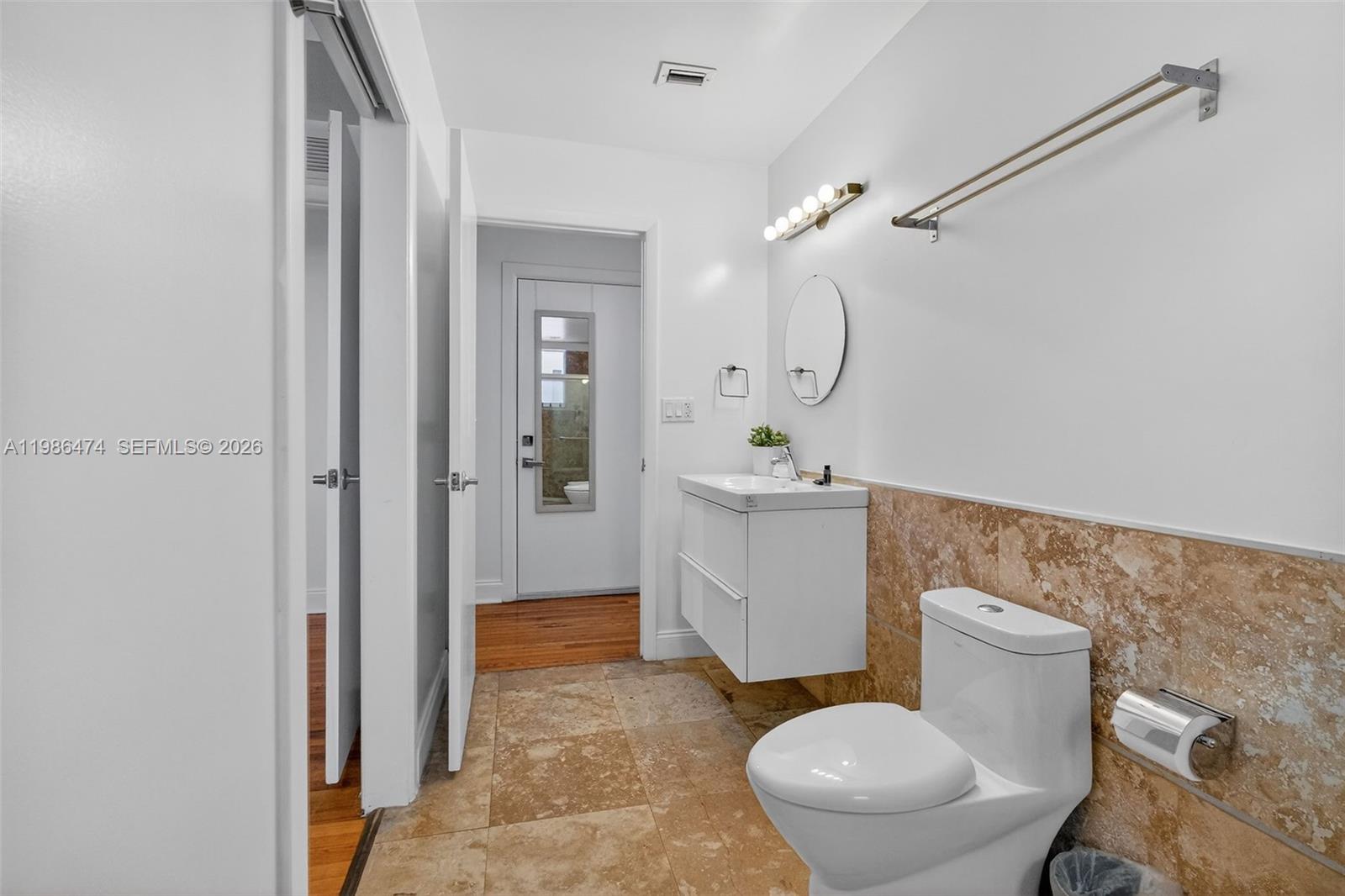 ESSENZA AT 1410 EUCLID CO - Residential Lease