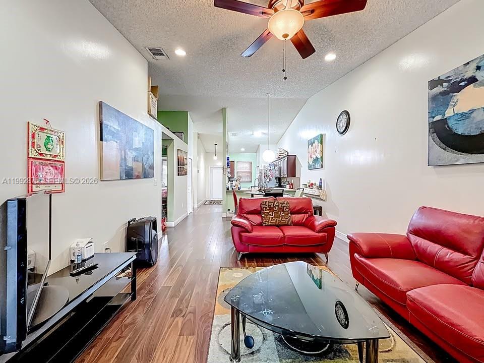 COUNTRY LAKE MANORS TOWNH - Residential