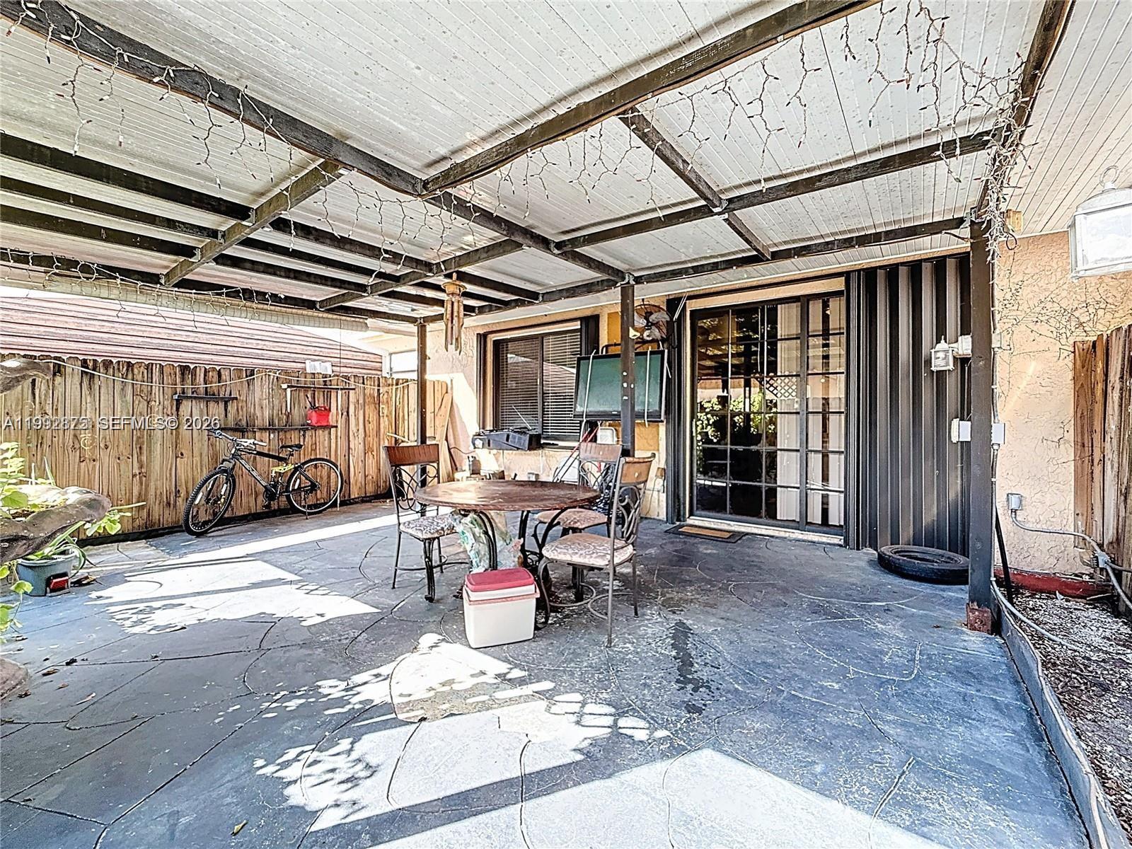 COUNTRY LAKE MANORS TOWNH - Residential