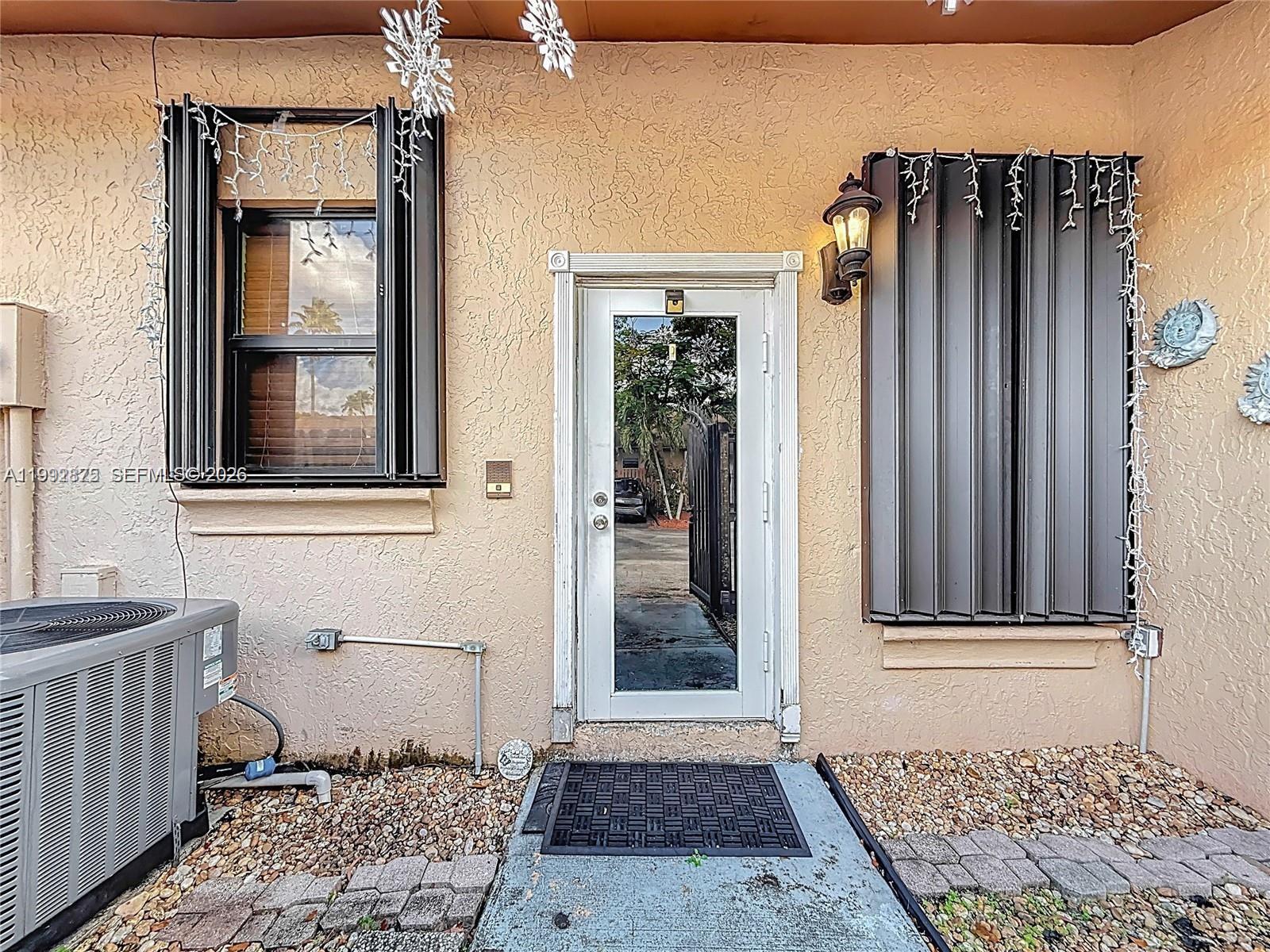 COUNTRY LAKE MANORS TOWNH - Residential