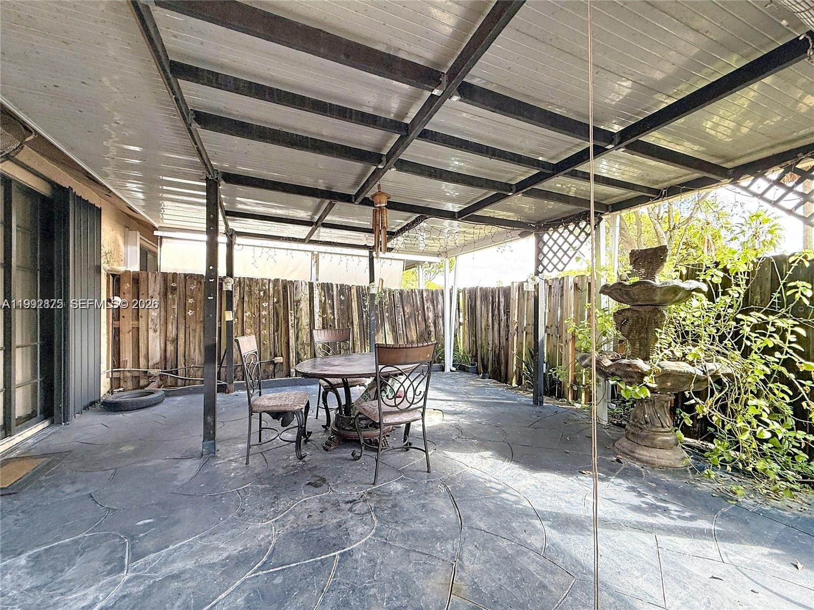 COUNTRY LAKE MANORS TOWNH - Residential