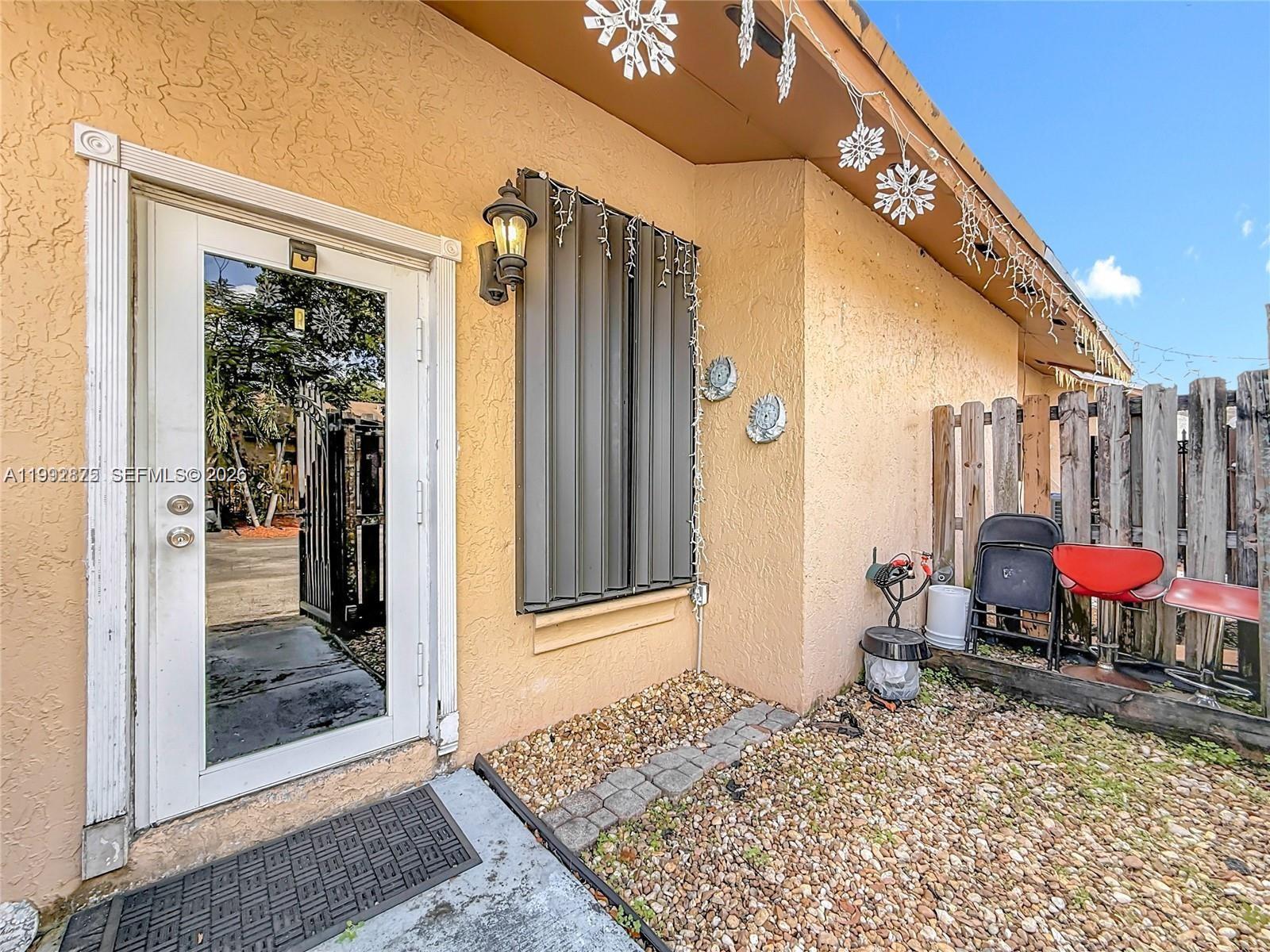 COUNTRY LAKE MANORS TOWNH - Residential