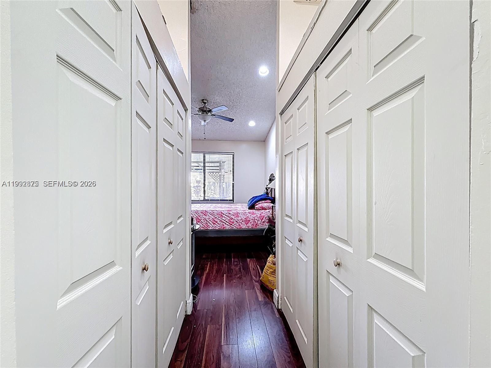 COUNTRY LAKE MANORS TOWNH - Residential