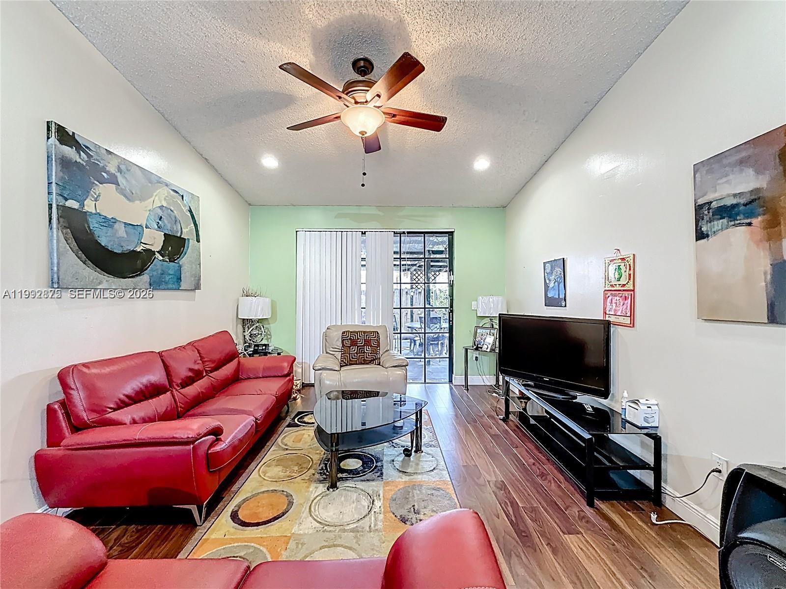 COUNTRY LAKE MANORS TOWNH - Residential