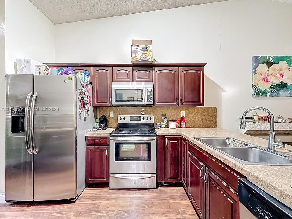 COUNTRY LAKE MANORS TOWNH - Residential