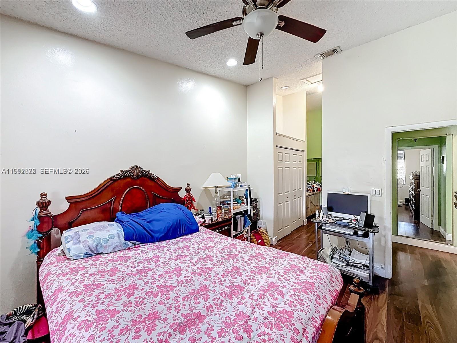 COUNTRY LAKE MANORS TOWNH - Residential