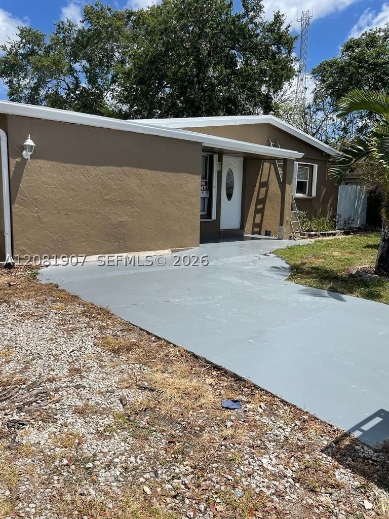 Photo of 4041 SW 50th St, Dania Beach, FL 33314 (MLS # A12081907)