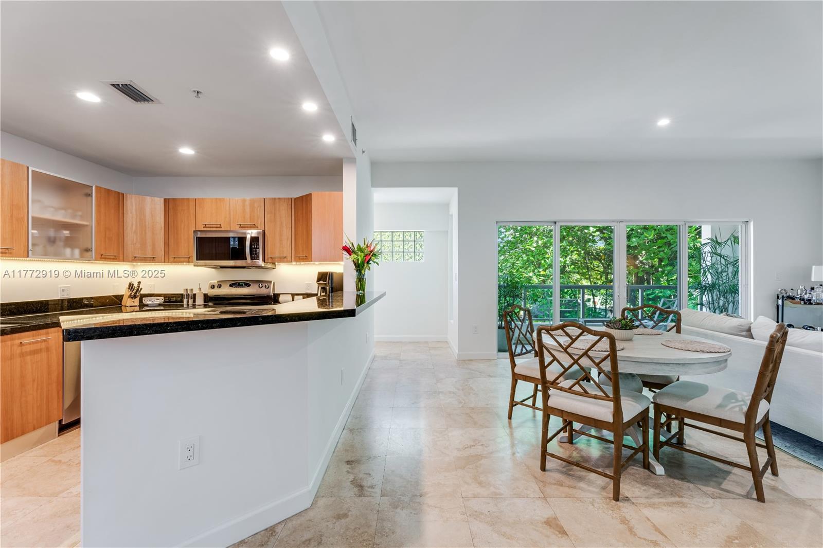 2699 Tigertail Ave 23