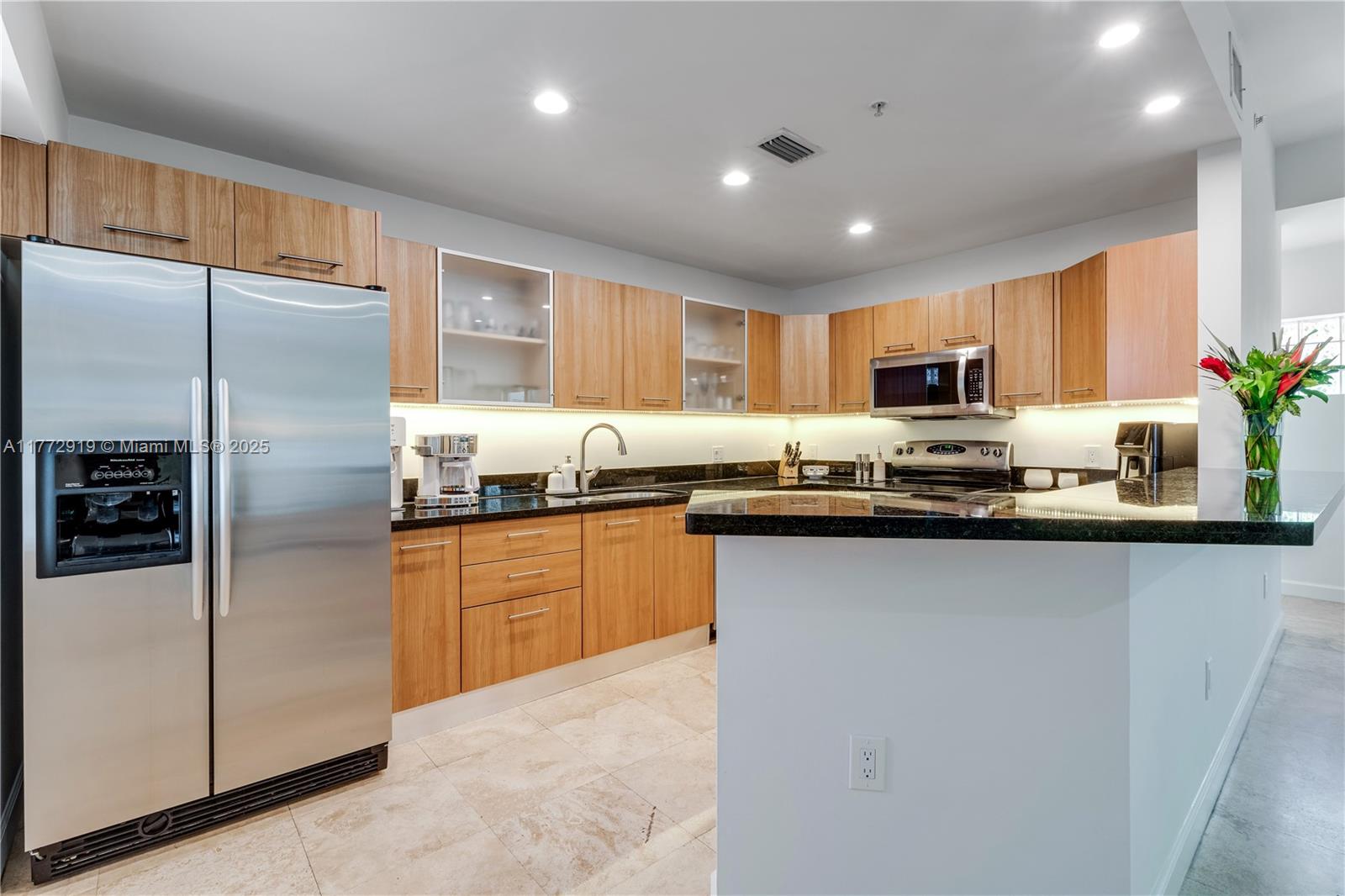 2699 Tigertail Ave 23