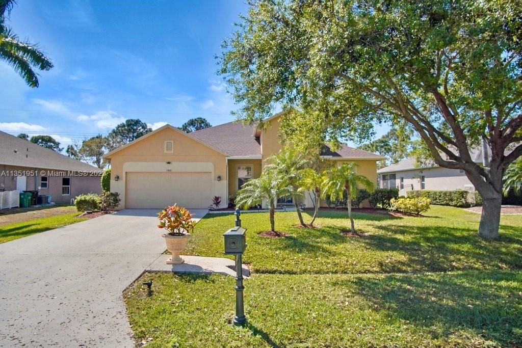 Photo of 5806 NW Breezy Brook Ct, Port Saint Lucie, FL 34986 (MLS # A11351951)