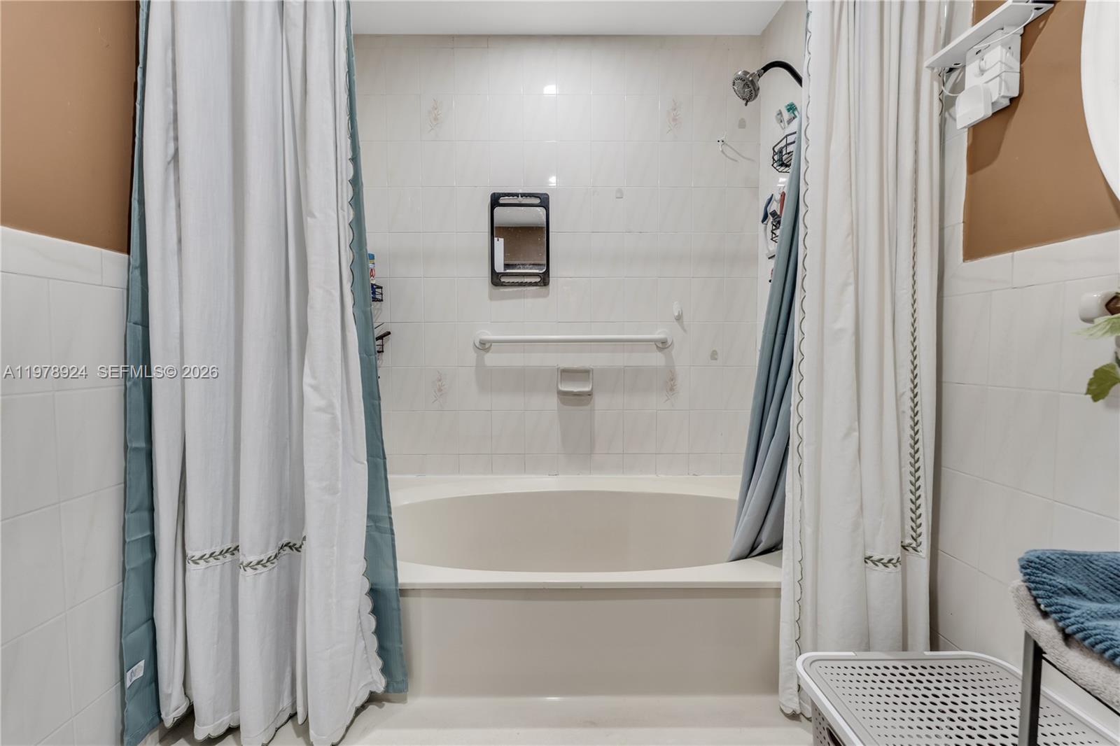 BIRD LAKES SOUTH SEC 4 - Residential