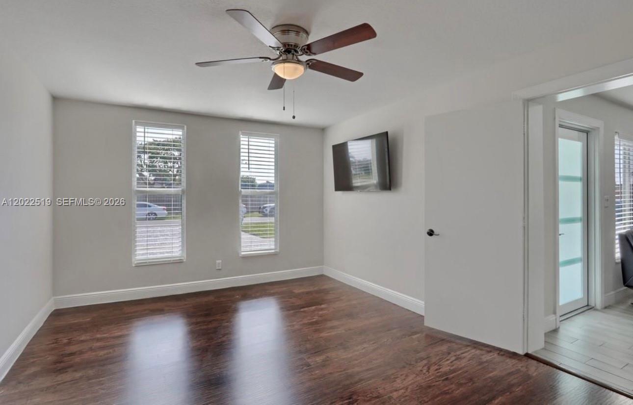 876 Gardenia Dr