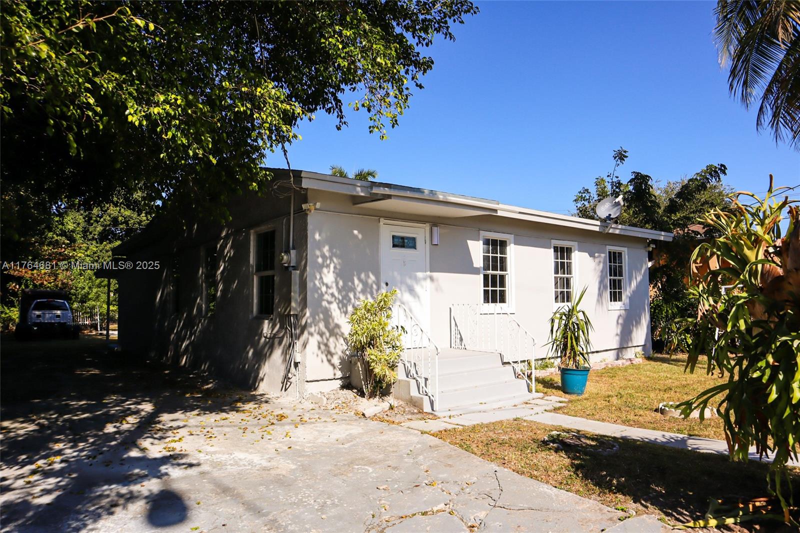Property for Sale at 415 Nw 7th St, Homestead, Miami-Dade County, Florida - Bedrooms: 3 
Bathrooms: 2  - $465,000