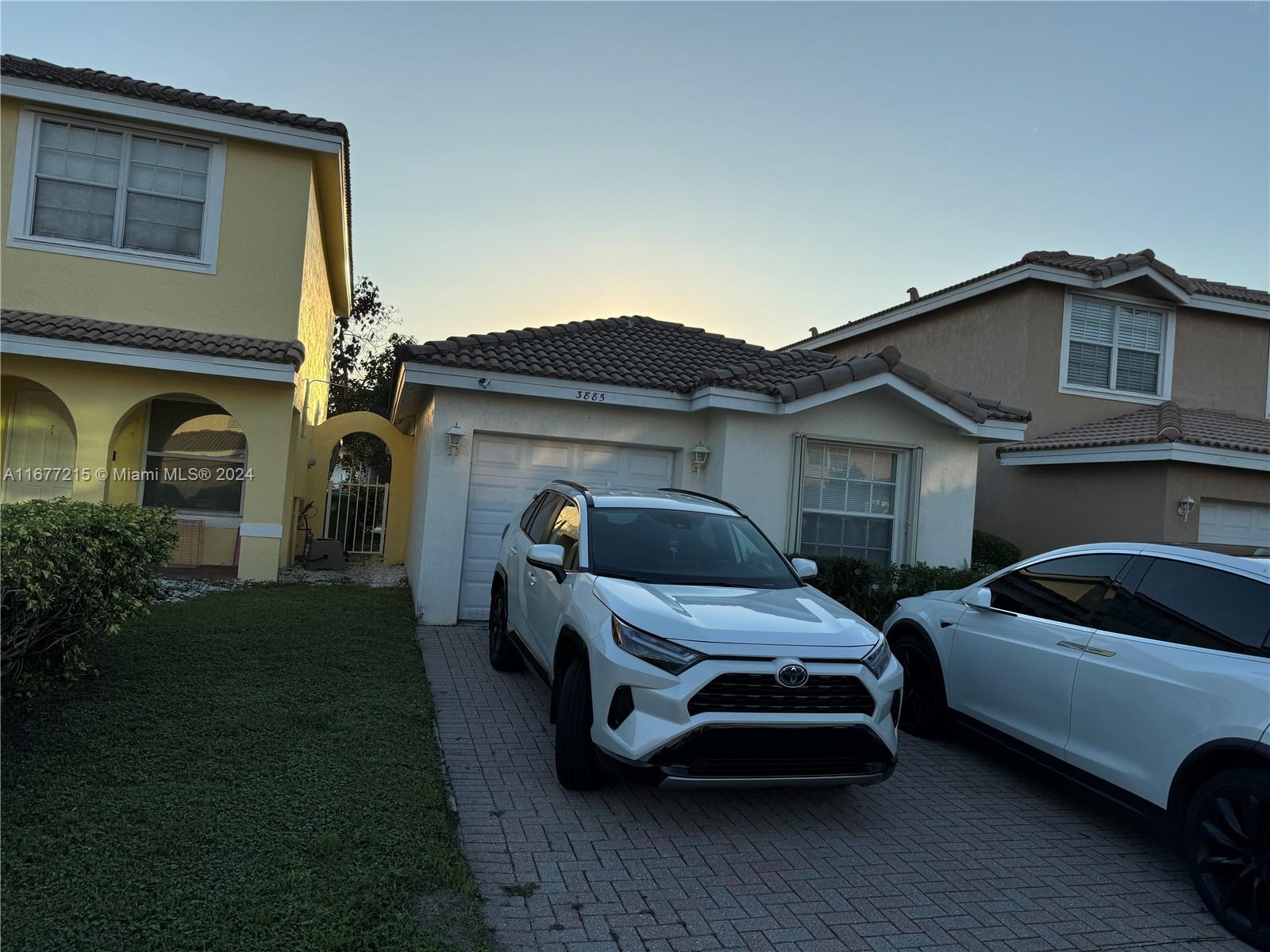 Very nice 3/2 single family ,Home sits on a nice street with lake view in back.Has modern kitchen and bathrooms.Home built in 2002 and kept well.Has nice clubhouse with lots of amenities.