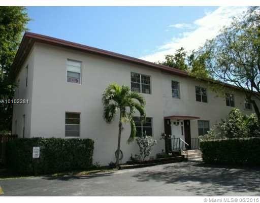 Recently renovated 2/1 in the heart of South Miami. Bamboo Floors, Granite Kitchen Counter Tops with brand new central AC. UM students friendly. Must see...
UM Student Friendly.