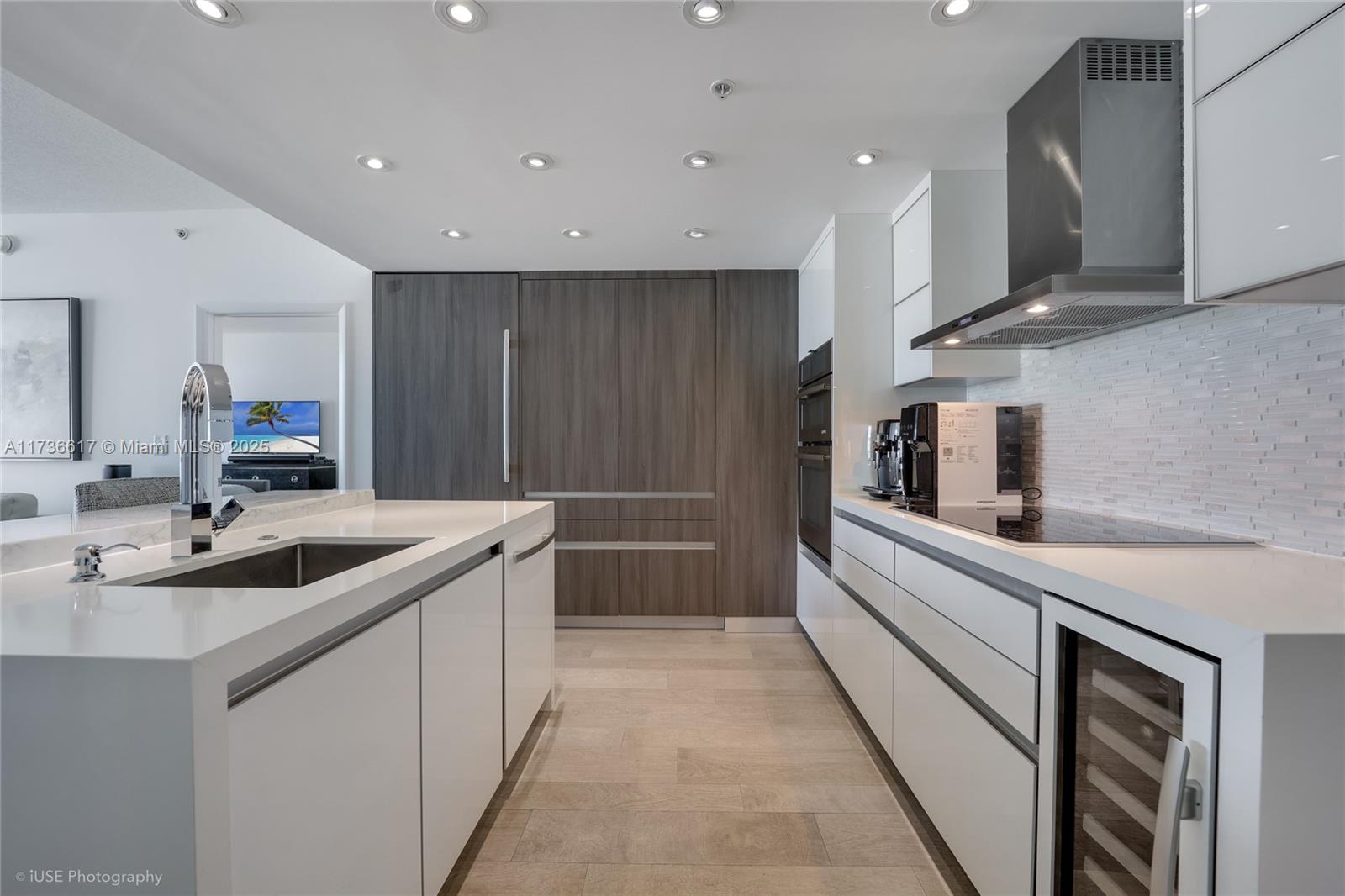 Property for Sale at 1900 N Bayshore Dr 2004, Miami, Broward County, Florida - Bedrooms: 2 
Bathrooms: 2  - $699,000