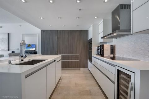 1900 N Bayshore Dr 2004 Miami FL 33132