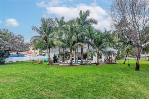 13801 Alexandria Ct Davie FL 33325