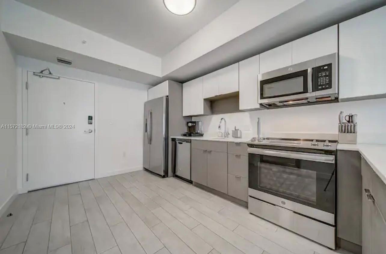 26 EDGEWATER CONDO - Residential Lease