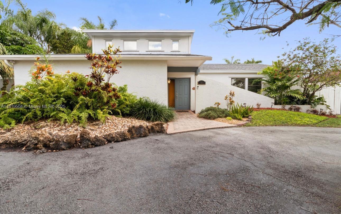 7211 Sw 100th Ct, Miami, Broward County, Florida - 3 Bedrooms  
2 Bathrooms - 