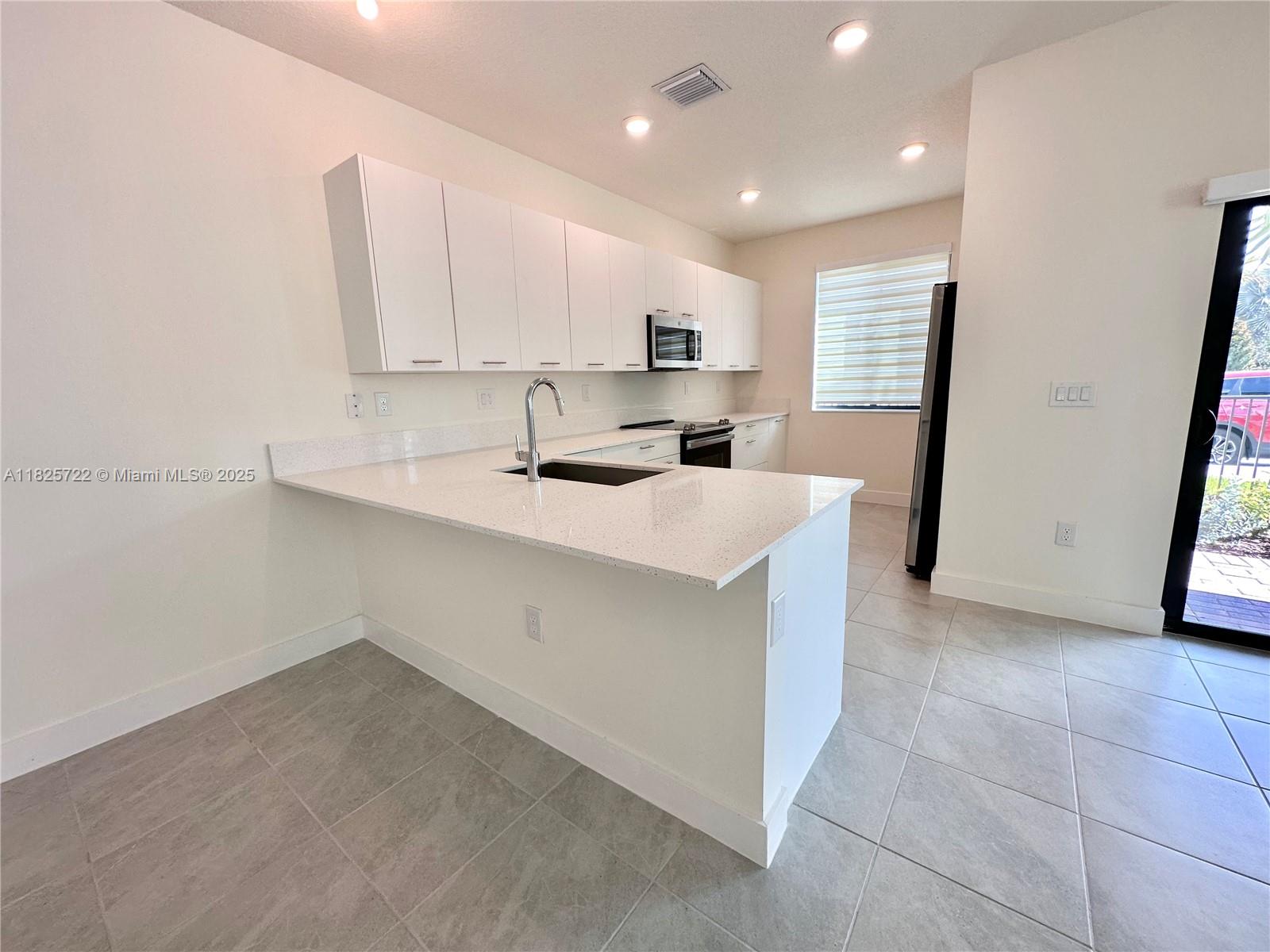 8317 NW 45th St
