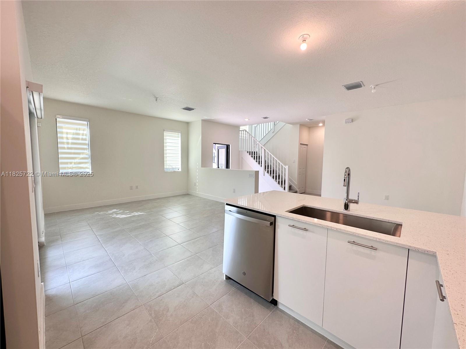 8317 NW 45th St