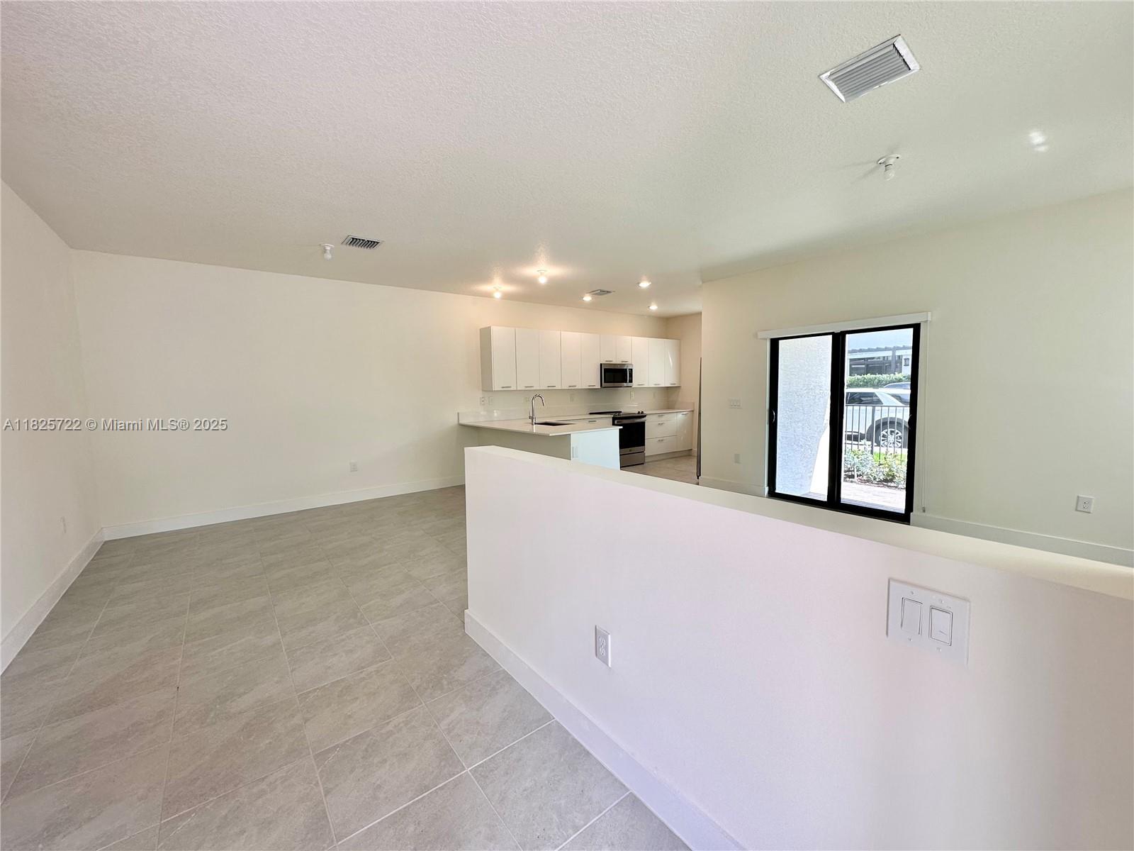 8317 NW 45th St