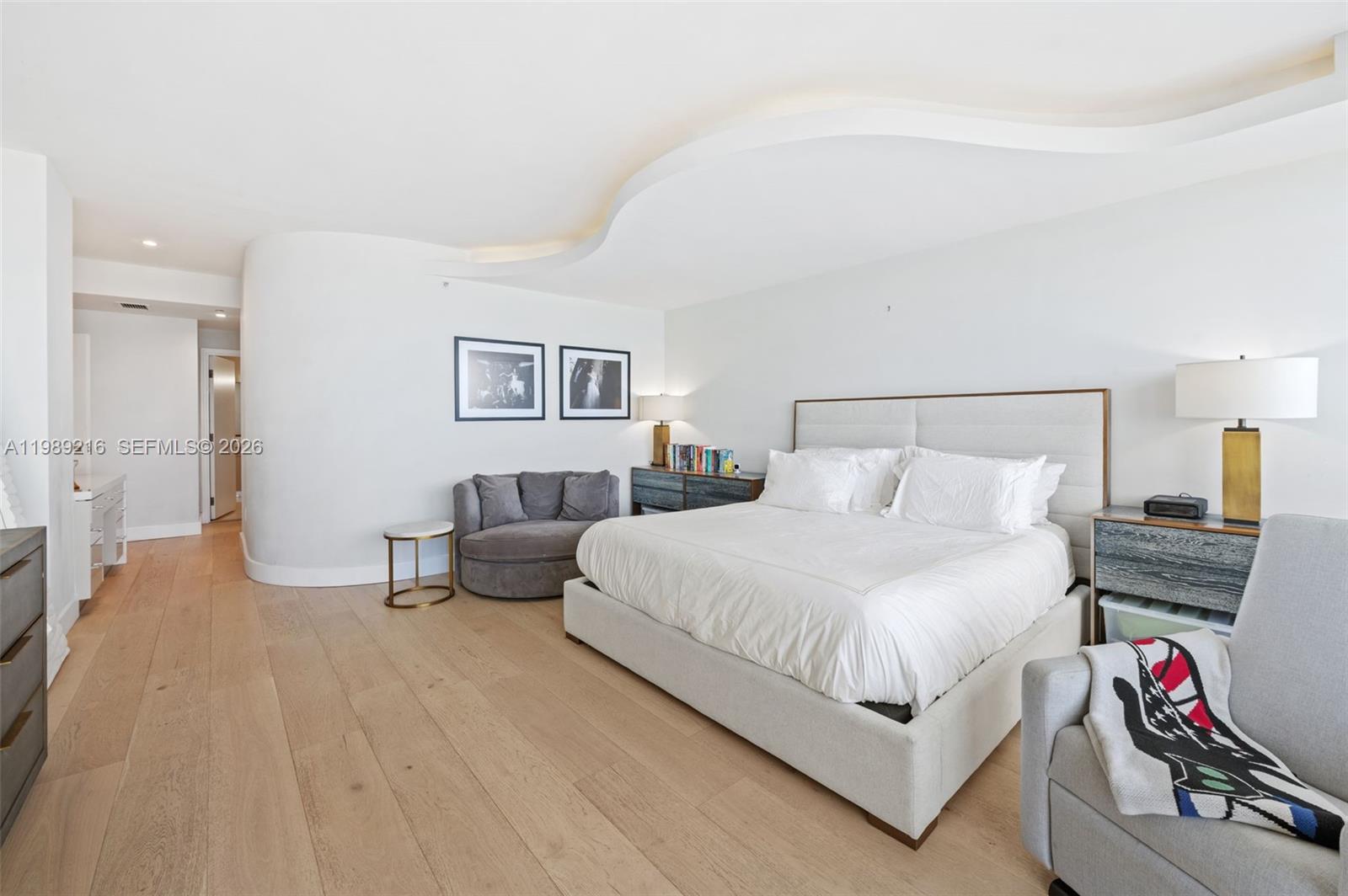 MAJESTIC TOWER - Residential